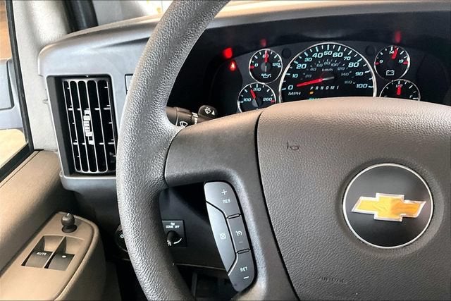 2025 Chevrolet Express Passenger 1LT