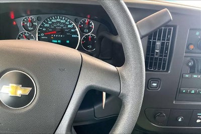2025 Chevrolet Express Passenger 1LT