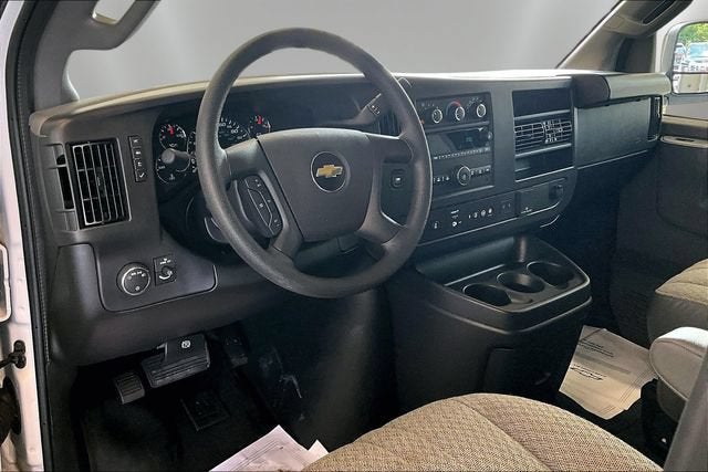 2025 Chevrolet Express Passenger 1LT