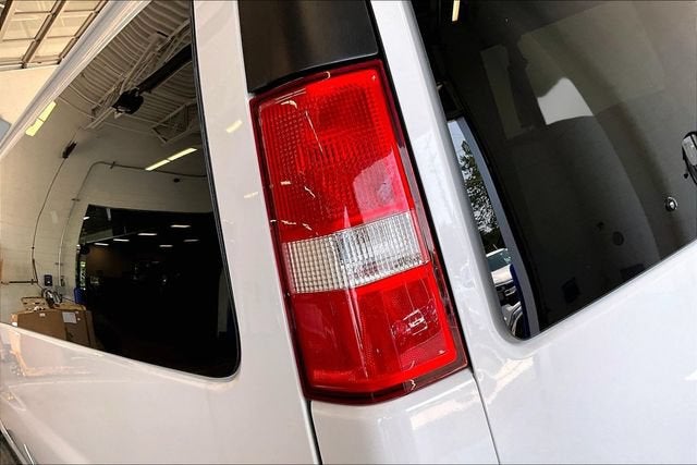 2025 Chevrolet Express Passenger 1LT