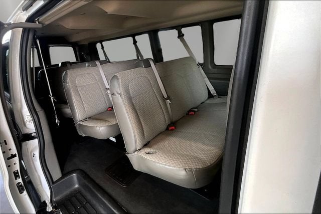2025 Chevrolet Express Passenger 1LT
