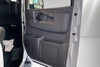 2025 Chevrolet Express Passenger 1LT