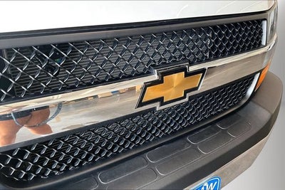 2025 Chevrolet Express Passenger 1LT
