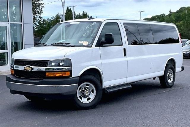 2025 Chevrolet Express Passenger 1LT
