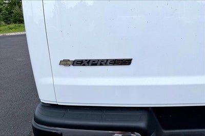 2025 Chevrolet Express Passenger 1LT