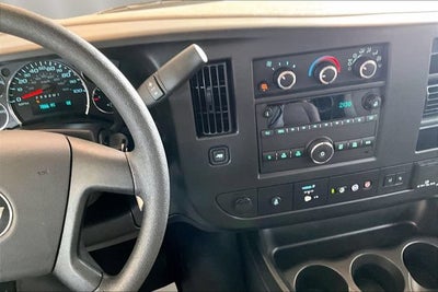 2025 Chevrolet Express Passenger 1LT