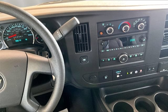 2025 Chevrolet Express Passenger 1LT