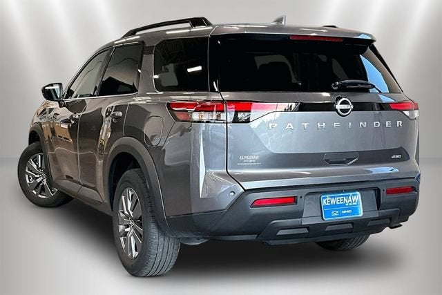2025 Nissan Pathfinder SV