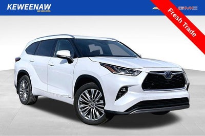 2022 Toyota Highlander Hybrid Platinum